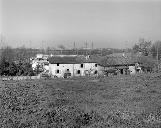 Bureau, atelier de réparation, logement et remise d'automobile, vus du sud-est. © Région Bourgogne-Franche-Comté, Inventaire du patrimoine