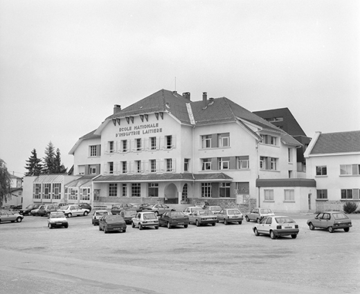 Façade antérieure de trois quarts droit. © Région Bourgogne-Franche-Comté, Inventaire du patrimoine