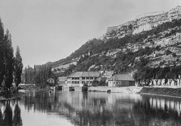 Façades sur le Doubs vues depuis l'aval [1re moitié 20e siècle]. © Région Bourgogne-Franche-Comté, Inventaire du patrimoine