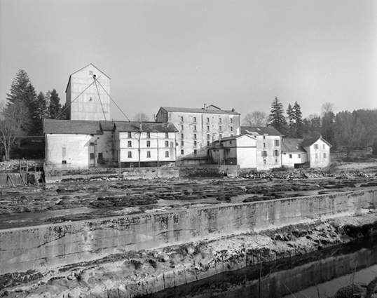 Façades postérieures de la minoterie sur la rivière de l'Ain. © Région Bourgogne-Franche-Comté, Inventaire du patrimoine