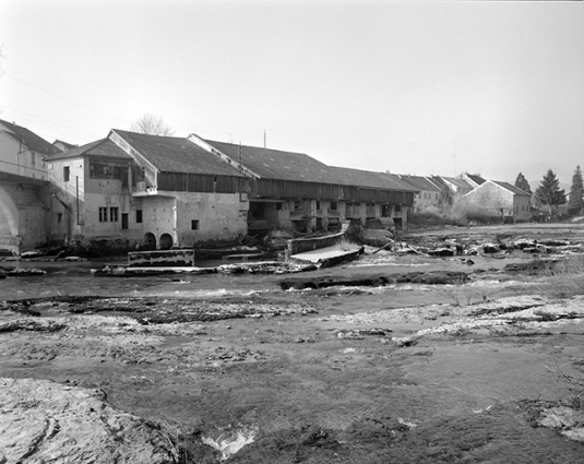 Façade sur la rivière de l'Ain. © Région Bourgogne-Franche-Comté, Inventaire du patrimoine