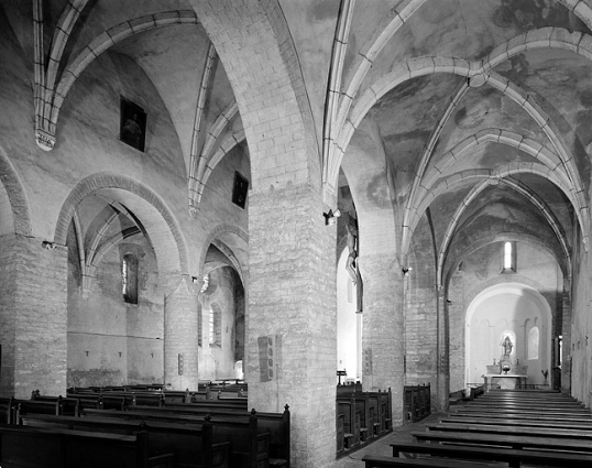 Elévation intérieure nord de l'église vue depuis le bas-côté sud. © Région Bourgogne-Franche-Comté, Inventaire du patrimoine