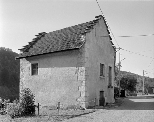 Façade antérieure et face droite. © Région Bourgogne-Franche-Comté, Inventaire du patrimoine