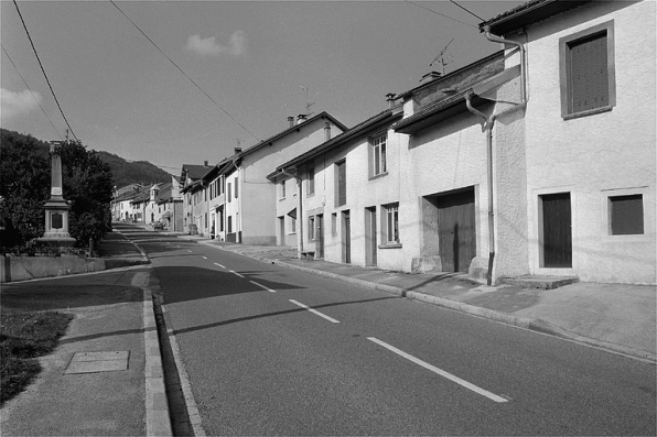 Rue principale. © Région Bourgogne-Franche-Comté, Inventaire du patrimoine