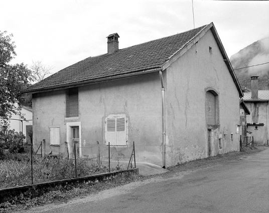 Façade antérieure et face droite. © Région Bourgogne-Franche-Comté, Inventaire du patrimoine