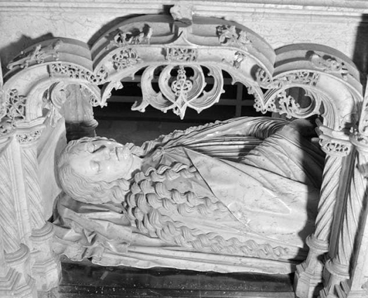 Buste du gisant inférieur © Région Bourgogne-Franche-Comté, Inventaire du patrimoine