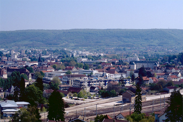 Vue d'ensemble de la ville depuis le sud-est. © Région Bourgogne-Franche-Comté, Inventaire du patrimoine