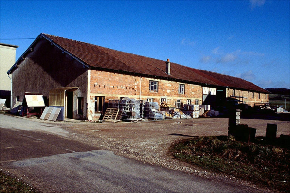 Bâtiment comprenant le bureau, un atelier de fabrication et la pièce de séchage. © Région Bourgogne-Franche-Comté, Inventaire du patrimoine