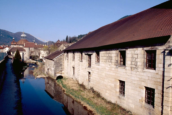 Façade postérieure du bâtiment des poêles et du magasin industriel (dit grenier à sel). © Région Bourgogne-Franche-Comté, Inventaire du patrimoine
