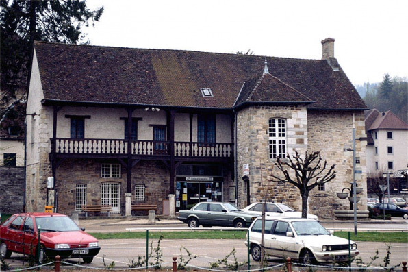 Façade antérieure d'un ancien logement et magasin à fer et à charbon. © Région Bourgogne-Franche-Comté, Inventaire du patrimoine