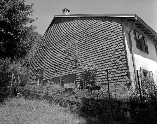 Essentage de tuiles sur un pignon sud-ouest. © Région Bourgogne-Franche-Comté, Inventaire du patrimoine