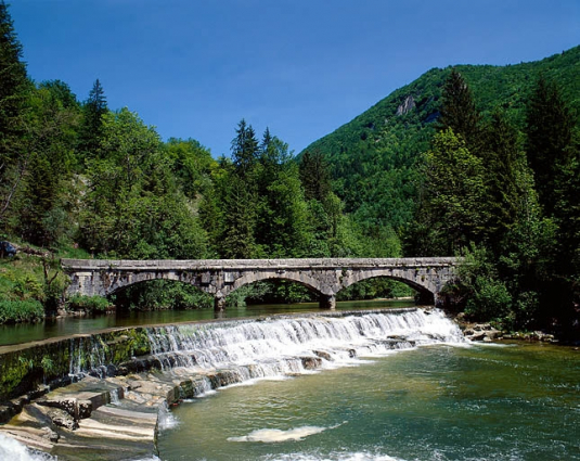 Vue générale depuis l'aval. © Région Bourgogne-Franche-Comté, Inventaire du patrimoine