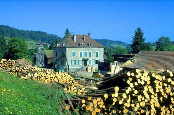 Le parc à grumes et le logement patronal. © Région Bourgogne-Franche-Comté, Inventaire du patrimoine