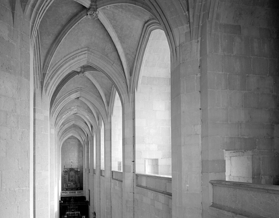 Vue latérale de la coursière du collatéral sud. © Région Bourgogne-Franche-Comté, Inventaire du patrimoine