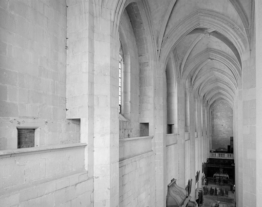 Vue latérale de la coursière du collatéral nord. © Région Bourgogne-Franche-Comté, Inventaire du patrimoine