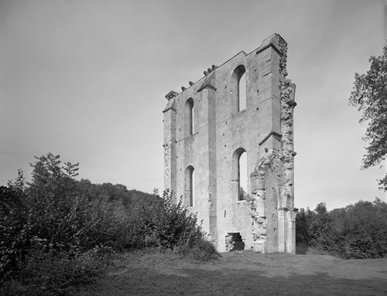 Baies nord du transept : élévation extérieure, de trois quarts droit. © Région Bourgogne-Franche-Comté, Inventaire du patrimoine