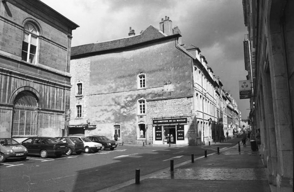 Hôtel et immeuble : vue de la façade latérale gauche, sur la rue Pâris. © Région Bourgogne-Franche-Comté, Inventaire du patrimoine