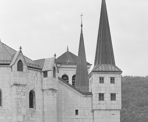 Détail des échauguettes du chevet, côté nord. © Région Bourgogne-Franche-Comté, Inventaire du patrimoine