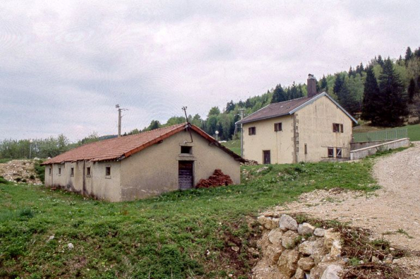 Façades postérieures de la fromagerie et de la porcherie. © Région Bourgogne-Franche-Comté, Inventaire du patrimoine