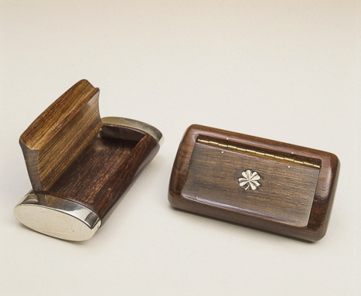 Tabatières ornées d'un trèfle à quatre feuilles. © Région Bourgogne-Franche-Comté, Inventaire du patrimoine