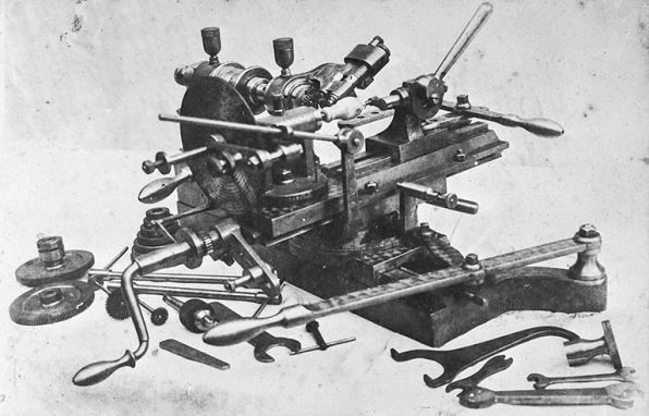 Exemple de machine du constructeur mécanicien Lizon : machine à tourner les manches d'outils ? © Région Bourgogne-Franche-Comté, Inventaire du patrimoine