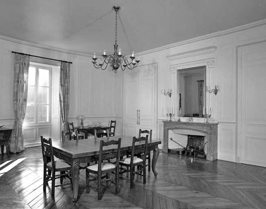 La salle à manger, vue générale. © Région Bourgogne-Franche-Comté, Inventaire du patrimoine