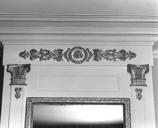 Décor d'un dessus de cheminée du grand salon. © Région Bourgogne-Franche-Comté, Inventaire du patrimoine
