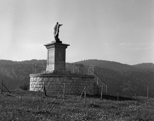 Vue d'ensemble, de trois quarts arrière. © Région Bourgogne-Franche-Comté, Inventaire du patrimoine