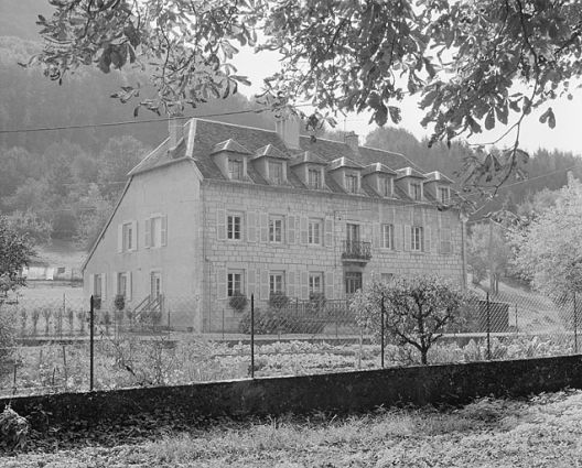 Vue de trois quarts du logement ouvrier collectif dit maison Laillet. © Région Bourgogne-Franche-Comté, Inventaire du patrimoine