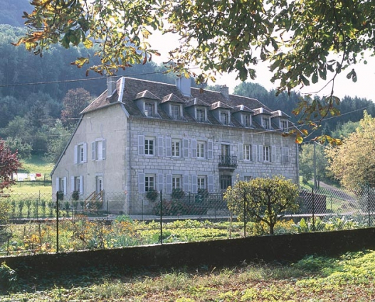 Vue de trois quarts du logement ouvrier collectif dit maison Laillet. © Région Bourgogne-Franche-Comté, Inventaire du patrimoine