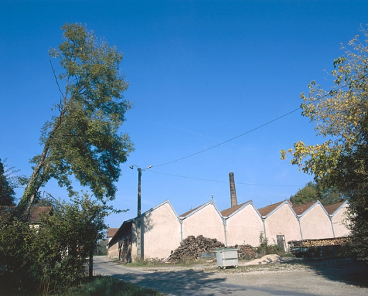 Vue d'ensemble depuis l'est. © Région Bourgogne-Franche-Comté, Inventaire du patrimoine