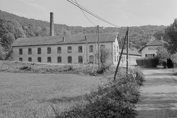 L'usine depuis l'ancien chemin d'accès. © Région Bourgogne-Franche-Comté, Inventaire du patrimoine