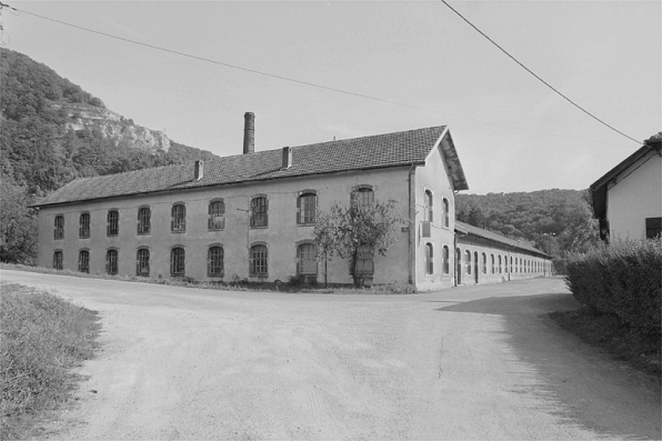 Bâtiment des bureaux et ateliers de fabrication depuis l'ouest. © Région Bourgogne-Franche-Comté, Inventaire du patrimoine