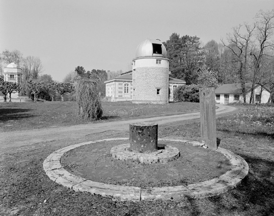 Partie nord : vue d'ensemble vers l'astrographe, depuis l'entrée au sud. © Région Bourgogne-Franche-Comté, Inventaire du patrimoine