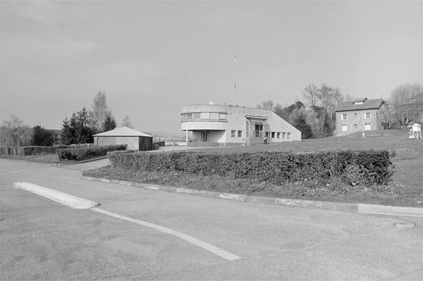 Partie nord : station météorologique et pavillon des horloges à diapason. © Région Bourgogne-Franche-Comté, Inventaire du patrimoine