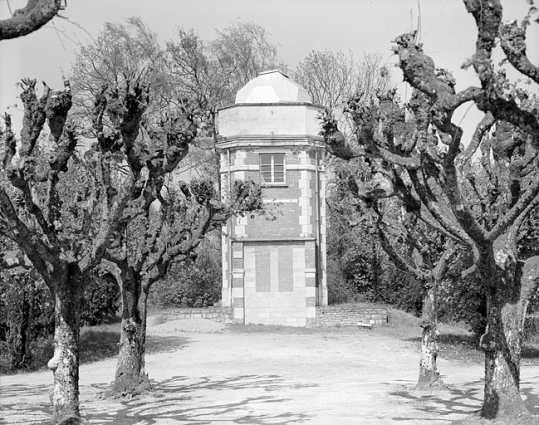 Tour de l'équatorial coudé, depuis le sud. © Région Bourgogne-Franche-Comté, Inventaire du patrimoine