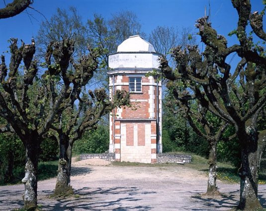 Tour de l'équatorial coudé, depuis le sud. © Région Bourgogne-Franche-Comté, Inventaire du patrimoine