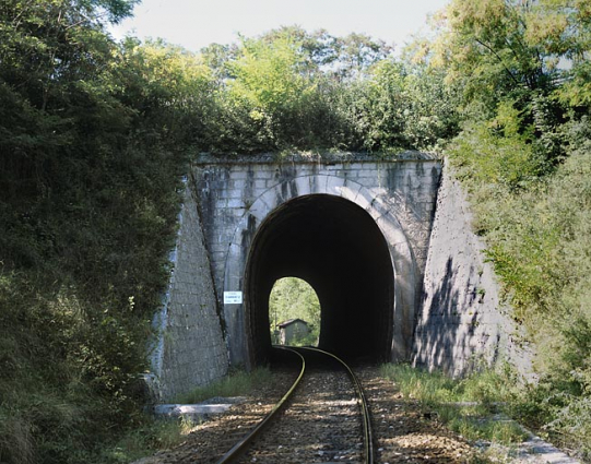 Tunnel d'Arbent 2 : tête côté La Cluse (est). © Région Bourgogne-Franche-Comté, Inventaire du patrimoine