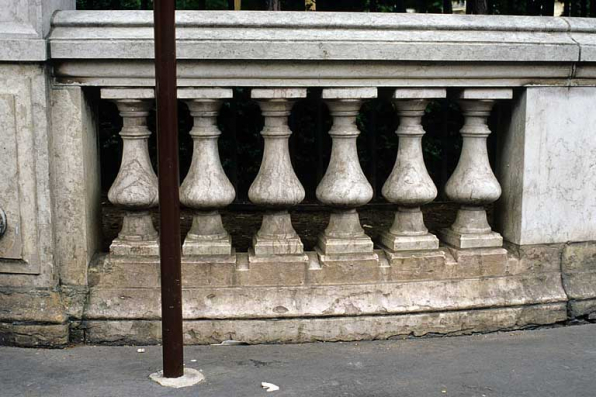 Balustrade en pierre de Damparis (Jura). © Région Bourgogne-Franche-Comté, Inventaire du patrimoine