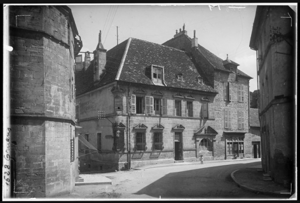 Façade antérieure et façade latérale gauche [1re moitié 20e siècle]. © Région Bourgogne-Franche-Comté, Inventaire du patrimoine