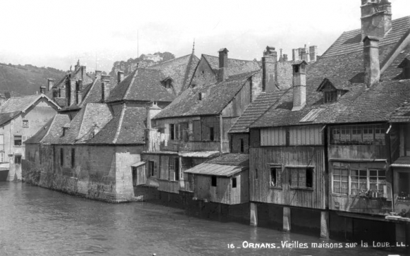 Maisons au bord de la Loue : façades postérieures donnant sur le rivière  [1re moitié 20e siècle]. © Région Bourgogne-Franche-Comté, Inventaire du patrimoine