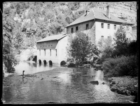 Vue d'ensemble depuis l'aval, photogr., s.d. [vers 1930].  © Région Bourgogne-Franche-Comté, Inventaire du patrimoine