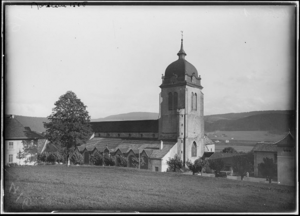 Façade latérale gauche et clocher de l'église [1re moitié 20e siècle]. © Région Bourgogne-Franche-Comté, Inventaire du patrimoine