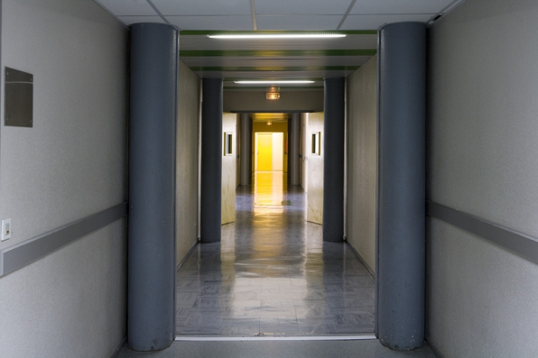 Site récent, bâtiment des laboratoires et du pôle bijouterie : couloir. © Région Bourgogne-Franche-Comté, Inventaire du patrimoine