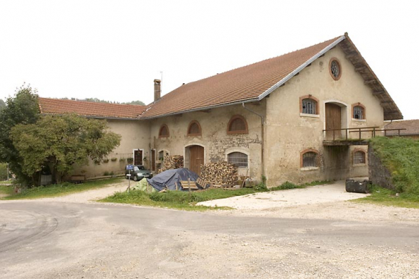 Etables et granges : façades postérieure et latérale droite. © Région Bourgogne-Franche-Comté, Inventaire du patrimoine