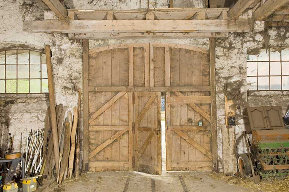 Grange haute : porte vue de l'intérieure. © Région Bourgogne-Franche-Comté, Inventaire du patrimoine