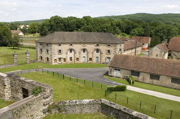 Vue plongeante depuis le sud. © Région Bourgogne-Franche-Comté, Inventaire du patrimoine Vue plongeante depuis le sud. © Région Bourgogne-Franche-Comté, Inventaire du patrimoine