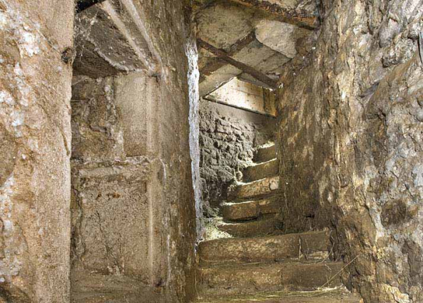 Escalier en pierre. © Région Bourgogne-Franche-Comté, Inventaire du patrimoine