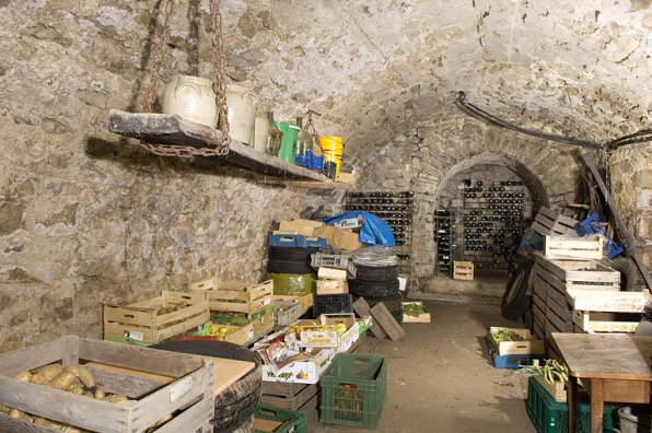 Sous-sol ("cave") voûté en berceau. © Région Bourgogne-Franche-Comté, Inventaire du patrimoine