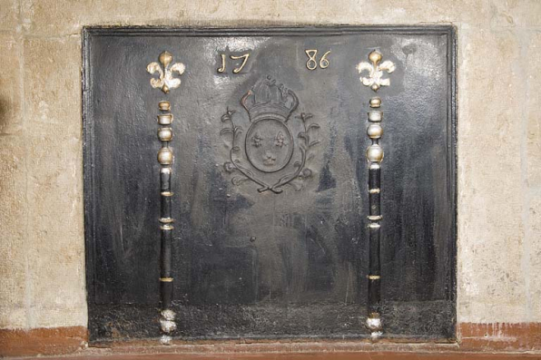 Plaque de cheminée portant la date 1786. © Région Bourgogne-Franche-Comté, Inventaire du patrimoine